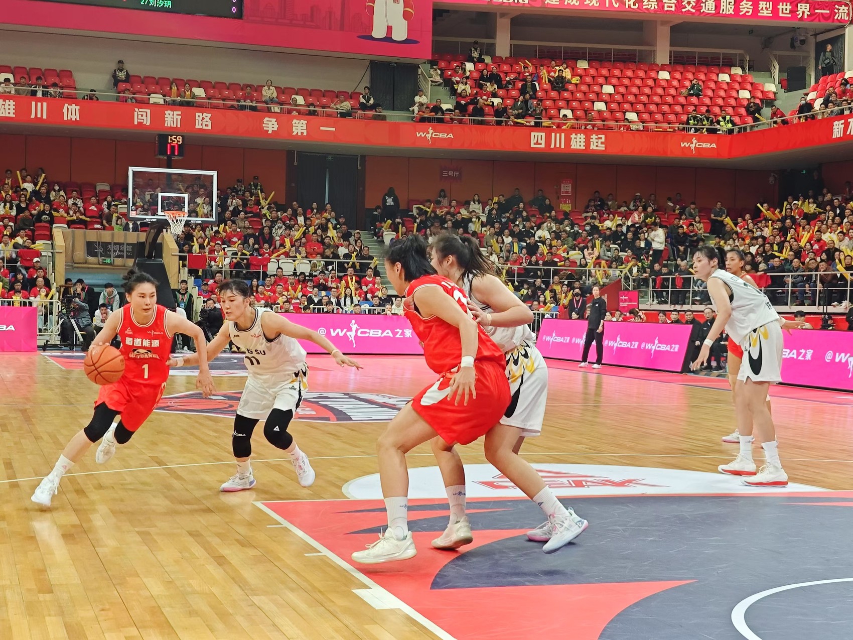 关于赛后NBA季后赛焦点战，四川男篮完成战术微调，更衣室稳定，更衣室氛围转暖的信息