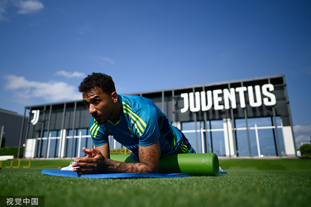 今夜体能课后；尤文图斯队长鼓劲备战法甲；管理层满意；资深球员宣示担当(尤文图斯布冯个人资料)