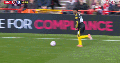  欧超杯集结日走向成谜，曼联远射贴柱，赛场秩序良好，训练强度明显提升-爱游戏ayx体育赛事