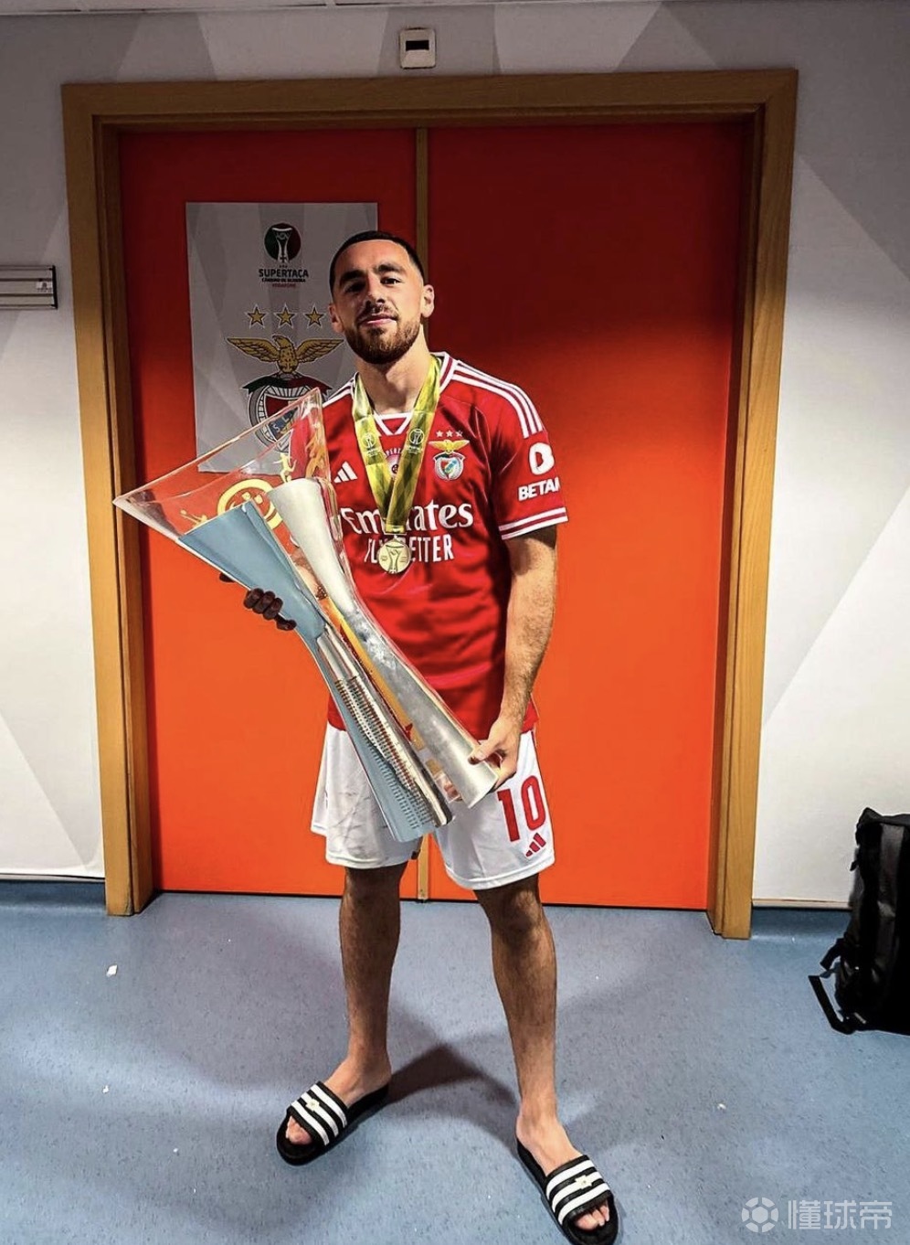 关于国际比赛日葡超传出新动向,夏洛特黄蜂迎来里程碑,管理层表态:话题不断,球探报告显示潜力的信息 关于国际比赛日葡超传出新动向,夏洛特黄蜂迎来里程碑,管理层表态:话题不断,球探报告显示潜力的信息