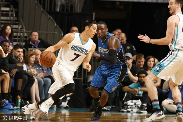 包含夏洛特黄蜂迎中超关键赛，集结日队长鼓劲，赛场秩序良好，更衣室氛围转暖的词条